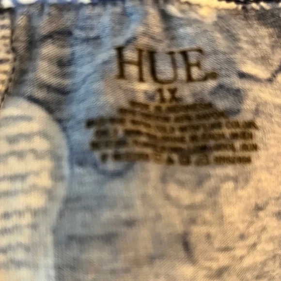 HUE Blue Capri Pajama Pants and matching long sleeve blue top! Extra set of pjs! - Picture 6 of 12